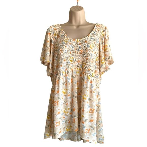 Cato Tops - Cato flowy blouse 14-18W Warm floral pattern, butterfly sleeves.